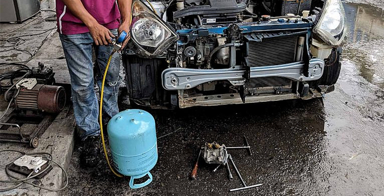 Car refrigereant and dispenser